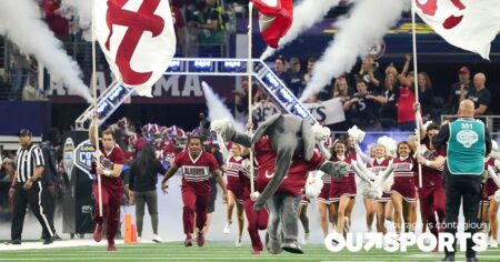 Il y a un an, les fans de l'Alabama ont « accueilli » le football texan à la SEC avec des insultes racistes et anti-gay.