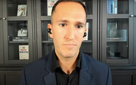 L'auteur anti-LGBTQ+ Corey DeAngelis publie une déclaration sur son passé en matière de porno gay