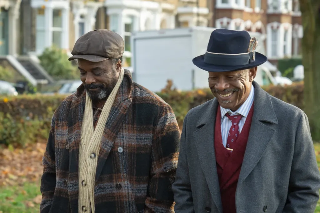 Ariyon Bakare et Lennie James dans Mr Loverman de la BBC