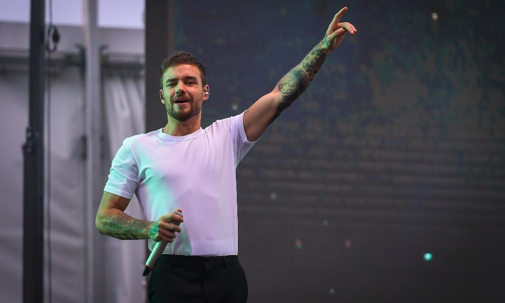 Les célébrités réagissent à la mort tragique de Liam Payne alors que les fans attendent la réponse des One Direction Celebrities react to the death of Liam Payne