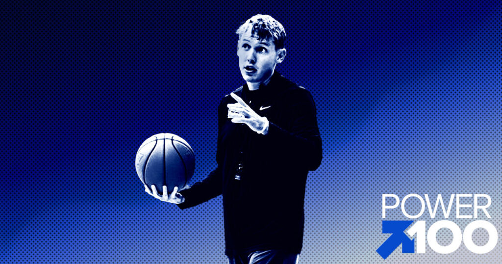 Seul notre entraîneur gay de basket-ball universitaire masculin veut plus qu'un autre titre de conférence Seul notre entraîneur gay de basket-ball universitaire masculin veut plus qu'un autre titre de conférence