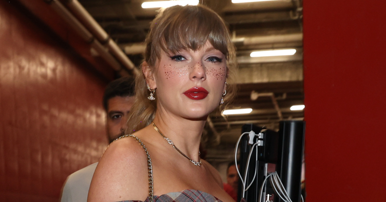Taylor Swift déclenche la tendance des taches de rousseur scintillantes après son apparition au match des Chiefs Taylor Swift