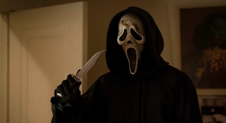 Scream killer Ghostface holding a knife in Scream VI