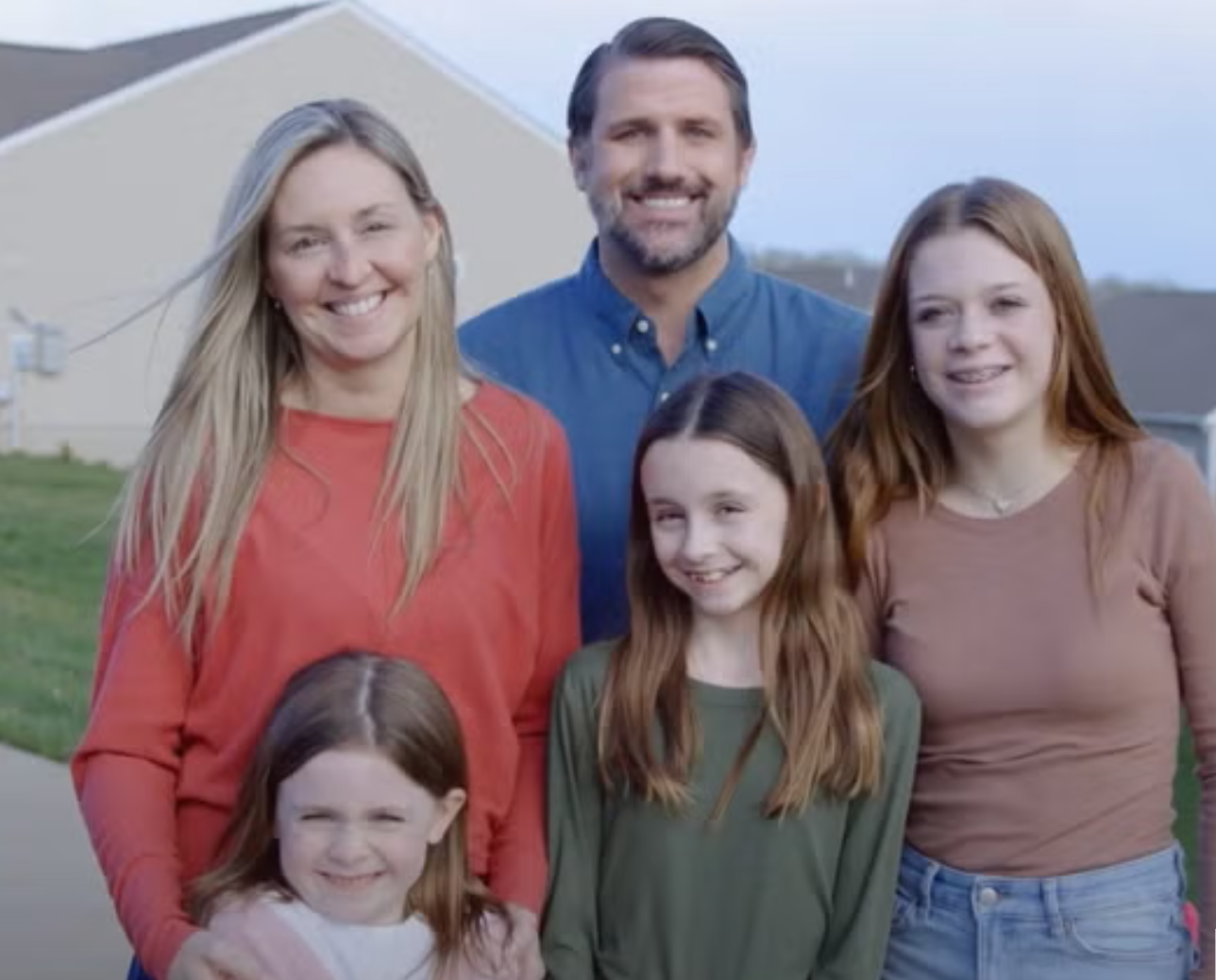 Un candidat républicain célibataire tente de mettre en gage la famille d'un ami comme sa propre épouse et ses enfants