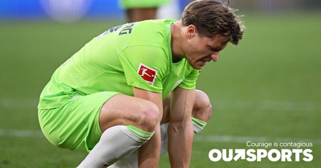 Un footballeur professionnel invité à dédicacer son maillot de la Pride a déclaré : « Je ne signerai pas cette merde gay » Un footballeur professionnel invité à dédicacer son maillot de la Pride a déclaré : "Je ne signerai pas cette merde gay"