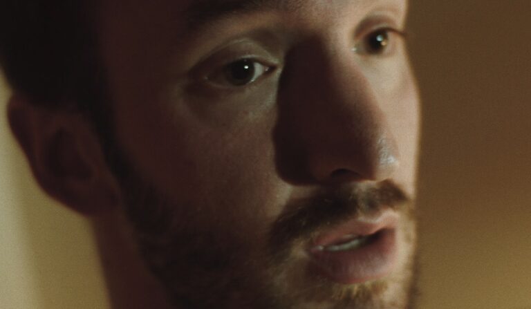 Un fétichisme du cocu peut-il être bizarre ? Ce film NSFW le pense