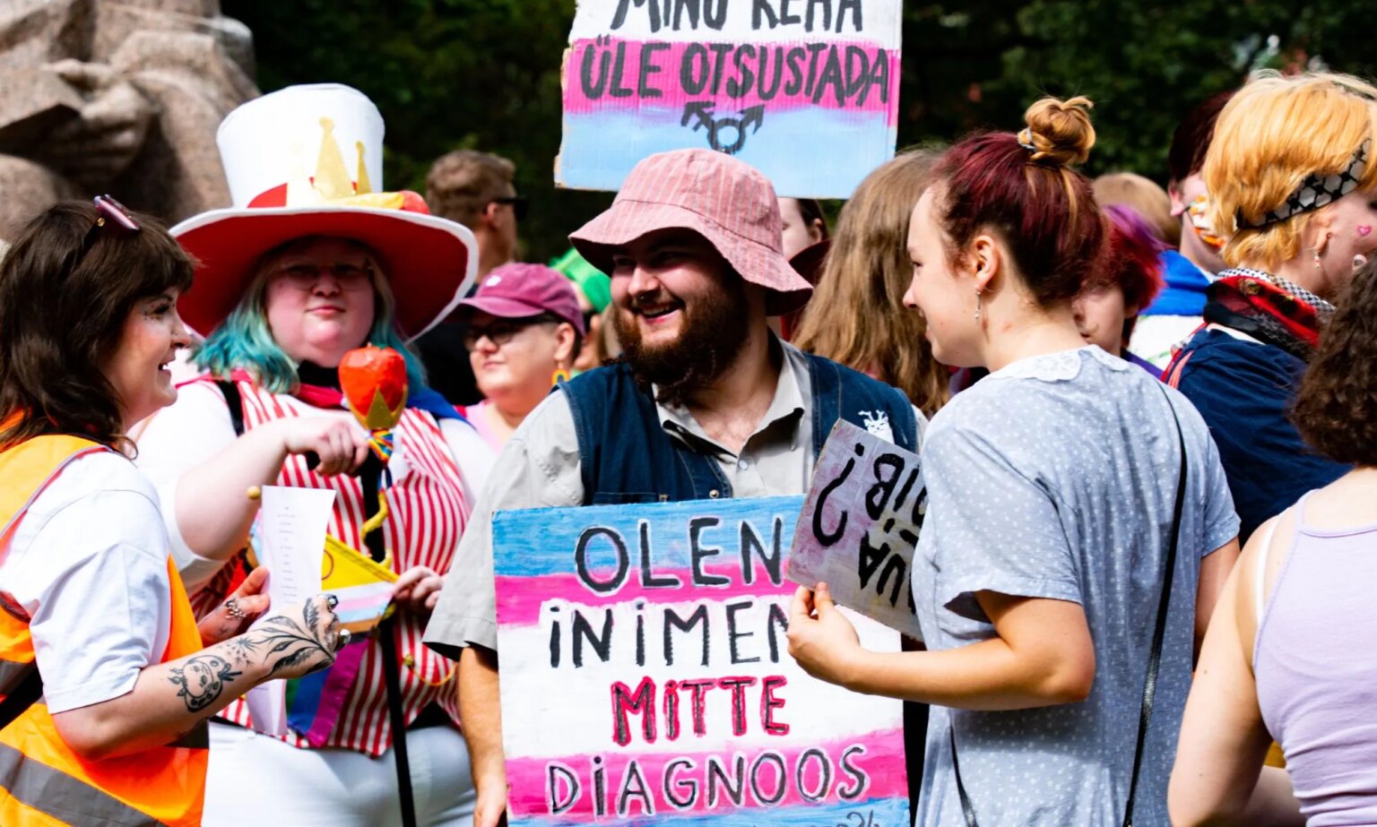 Pourquoi l’Estonie est en train de devenir rapidement un hotspot LGBTQ+ balte – avec l’égalité du mariage Tartu Pride 2024 crowds in droves.