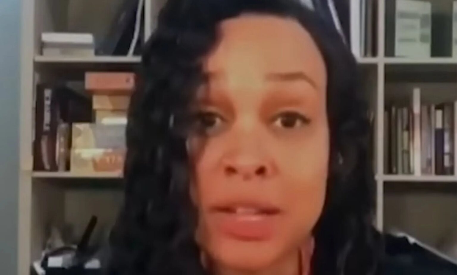 Un psychiatre de Yale dit que les personnes LGBTQ+ devraient éviter les membres de leur famille qui soutiennent Trump pendant les vacances Un psychiatre de Yale dit que les personnes LGBTQ+ devraient éviter les membres de leur famille qui soutiennent Trump pendant les vacances