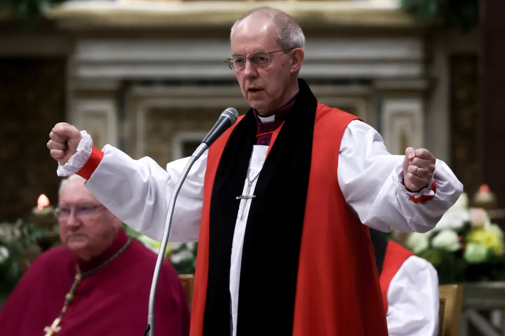 L'archevêque de Cantorbéry Justin Welby prend la parole lors de la célébration des secondes vêpres à l'occasion de la solennité de la conversion de saint Paul dirigée par le pape François à la basilique Saint-Paul