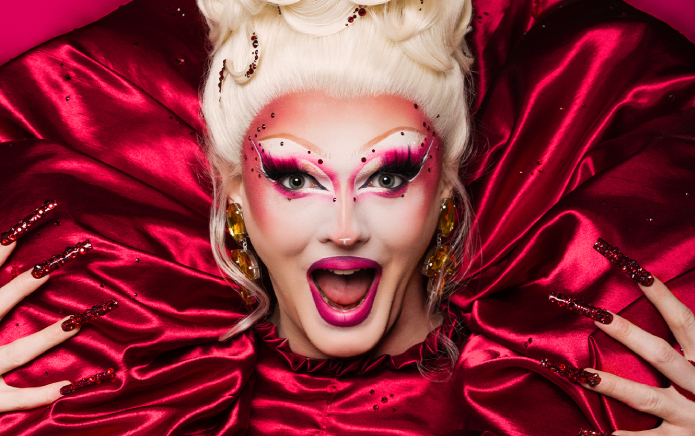 La star de Drag Race UK, Charra Tea, à la sortie du relooking : "J'ai attendu un moment Kandy Muse"