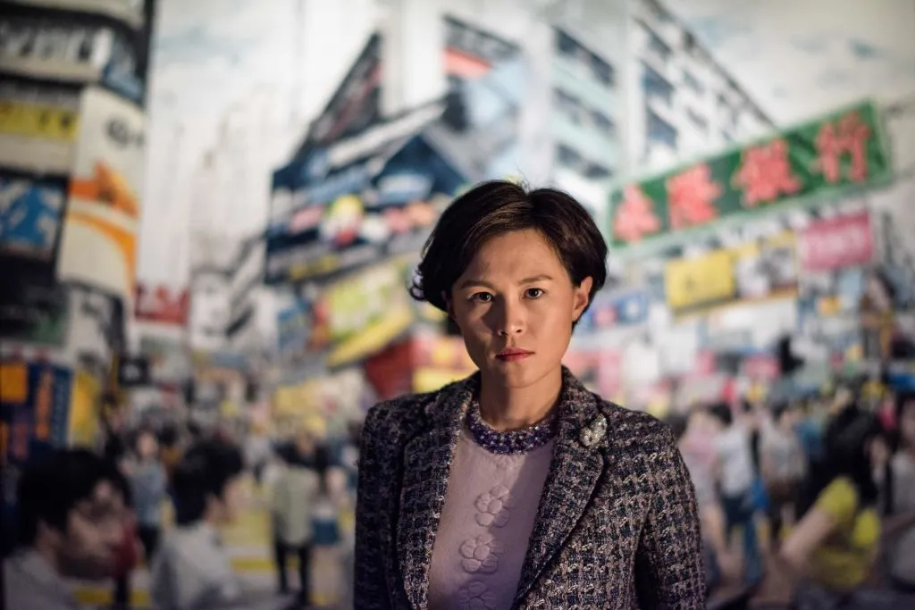 La fille lesbienne d'un magnat qui a offert des millions pour lui trouver un homme est désormais une militante LGBTQ+ emblématique La fille lesbienne d'un magnat qui a offert des millions pour lui trouver un homme est désormais une militante LGBTQ+ emblématique