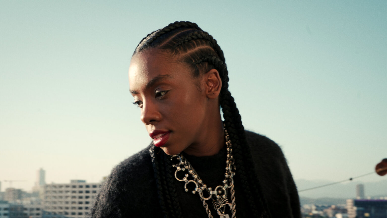 Dua Saleh sélectionne les dix artistes R&B queer dont vous avez besoin pour playlister maintenant Dua Saleh sélectionne les dix artistes R&B queer dont vous avez besoin pour playlister maintenant