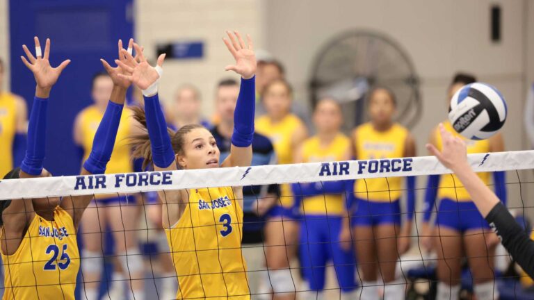 L'État de Boise déclare forfait pour son match de volley-ball contre l'État de San José à cause d'un joueur « trans »