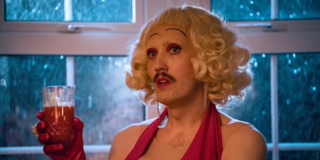 Les stars de la sitcom de la BBC Smoggie Queens à propos de leur nouvelle émission déchaînée : "C'est offensant, fondamentalement"