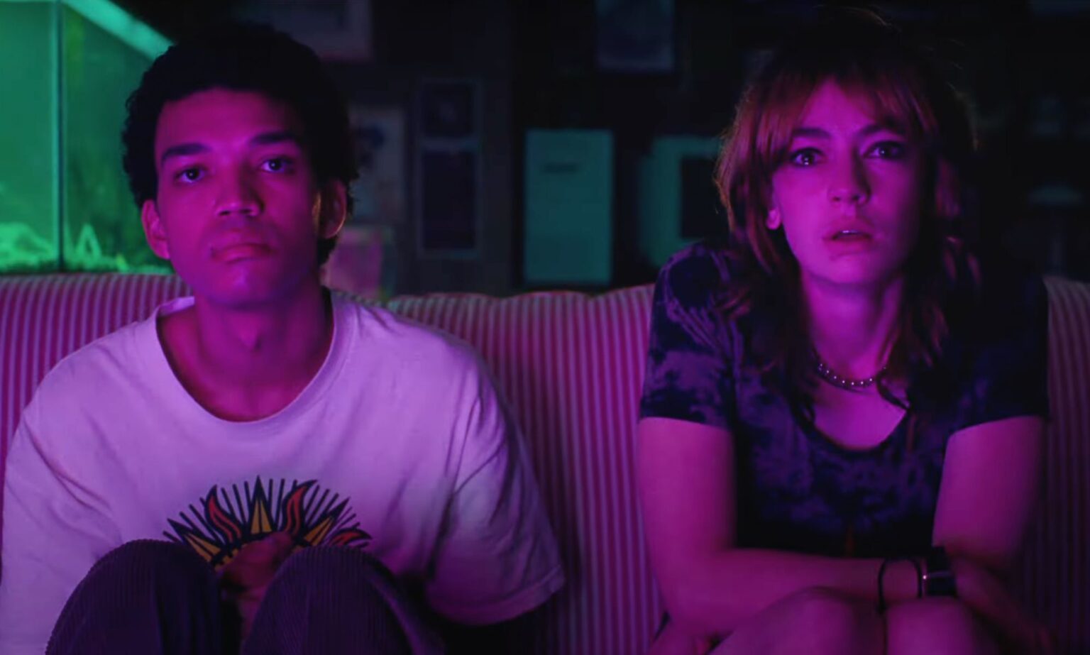 Le film d'horreur trans à succès I Saw the TV Glow inspire la dernière tendance virale TikTok Justice Smith and Brigette Lundy-Paine in I Saw The TV Glow
