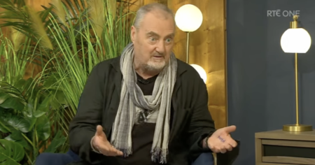Acteur et comédien Jon Kenny sur RTE