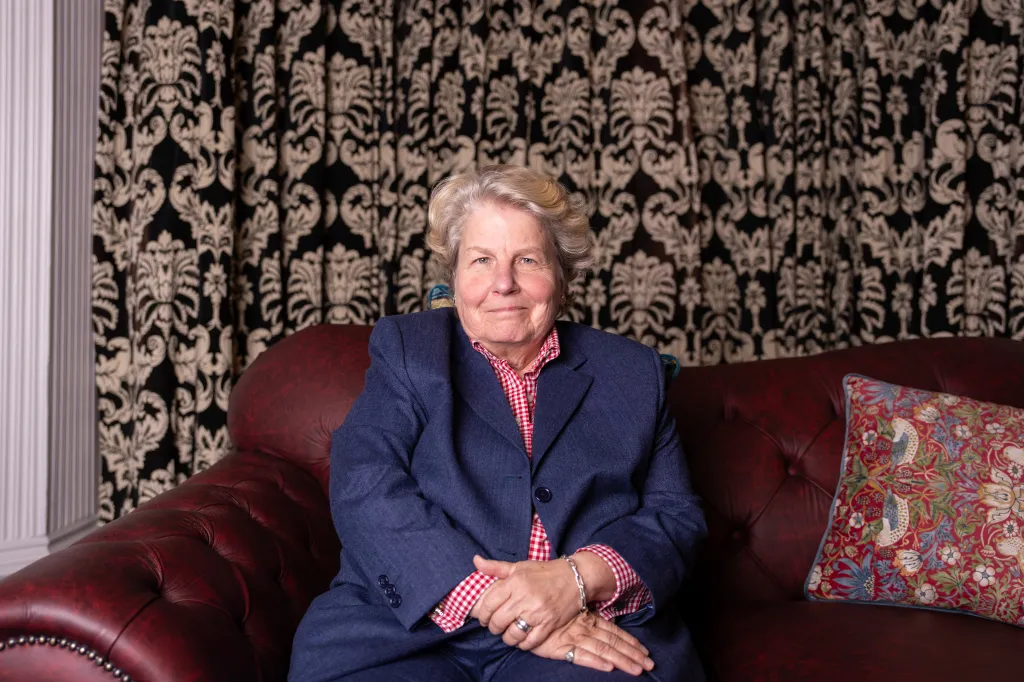 Sandi Toksvig lors de sa visite à la Cambridge Union en 2023. 