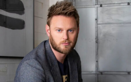 "J'ai fini" : Bobby Berk répond au fait que Netflix supprime son icône Queer Eye