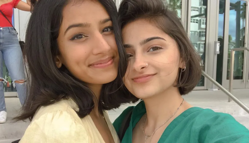 Le couple d'influenceurs lesbiens Anjali Chakra (à gauche) et Sufi Malik (à droite) ont annoncé leur séparation