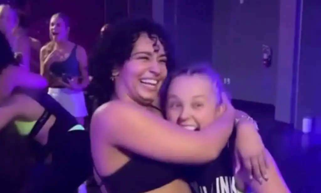 JoJo Siwa et Dakayla Wilson sortent officiellement ensemble.