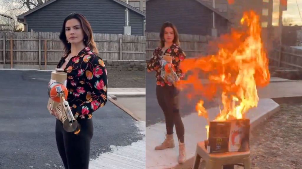 Captures d'écran vidéo de la candidate républicaine du Missouri, Valentina Gomez, brandissant un lance-flammes sur une pile de livres LGBTQ+