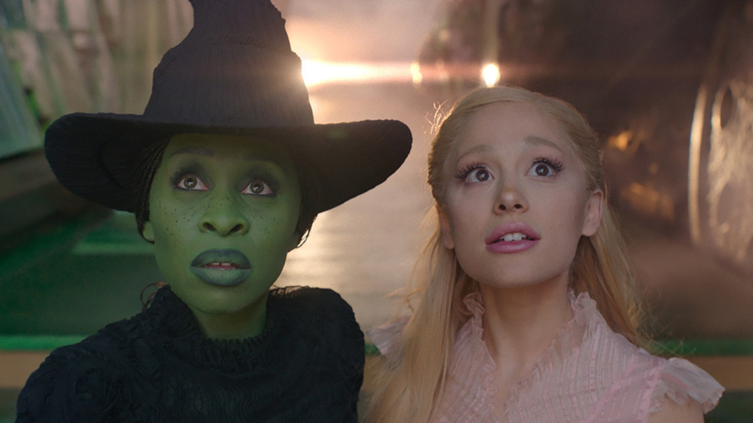 La méchante star Kristin Chenoweth condamne le boycott « ridicule » du contenu LGBTQ+ Cynthia Erivo as the green-skinned Elphaba and Ariana Grande as the pink-loving Glinda looking beyond the camera.