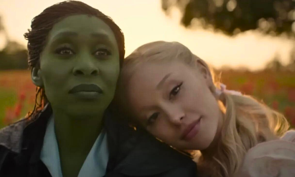 L'auteur du roman OG Wicked confirme que le sous-texte lesbien entre Glinda et Elphaba est intentionnel Still of Glinda and Elphaba in the Wicked: Part One movie.