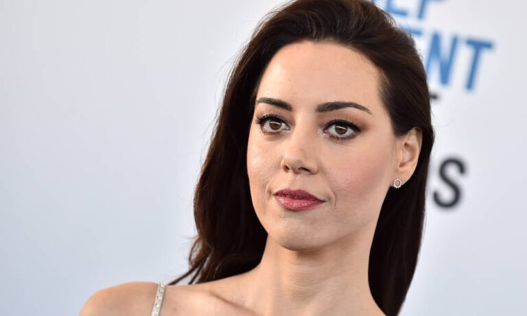 La dernière séance photo d'Aubrey Plaza fait tourner les Sapphiques