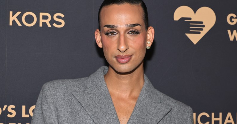 Les fanatiques sont furieux à propos de la nouvelle publicité de Noël de Google mettant en vedette l'influenceur non binaire Cyrus Veyssi Cyrus Veyssi