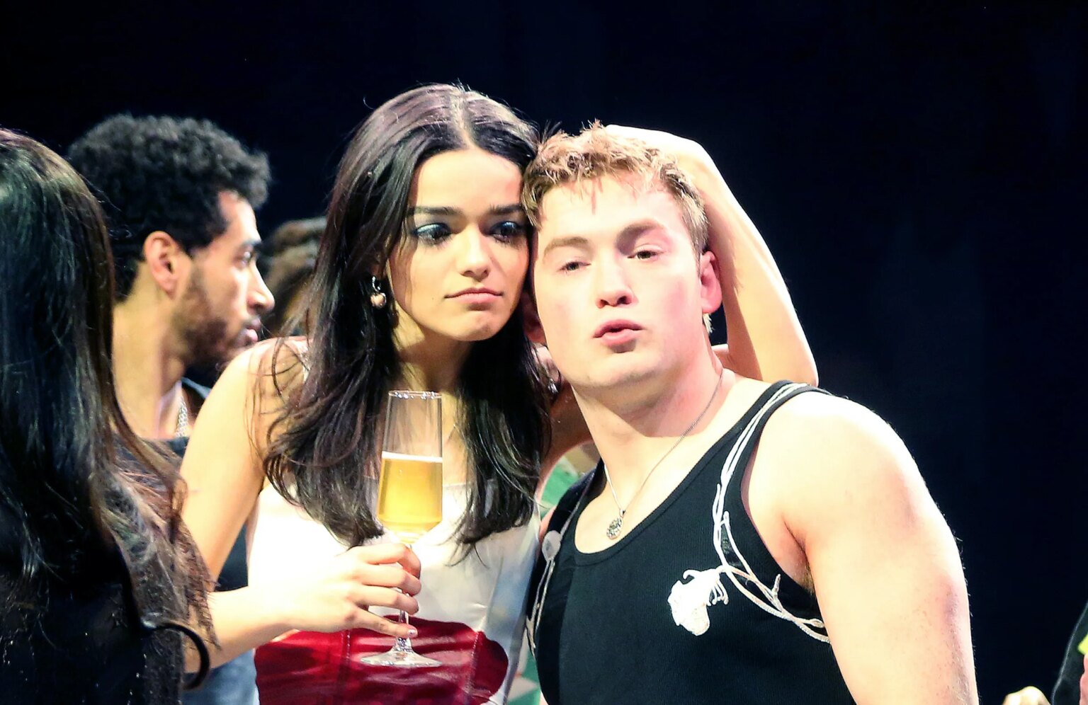 Rachel Zegler répond aux rumeurs de romance concernant la co-star de Roméo + Juliette, Kit Connor Rachel Zegler répond aux rumeurs de romance concernant la co-star de Roméo + Juliette, Kit Connor