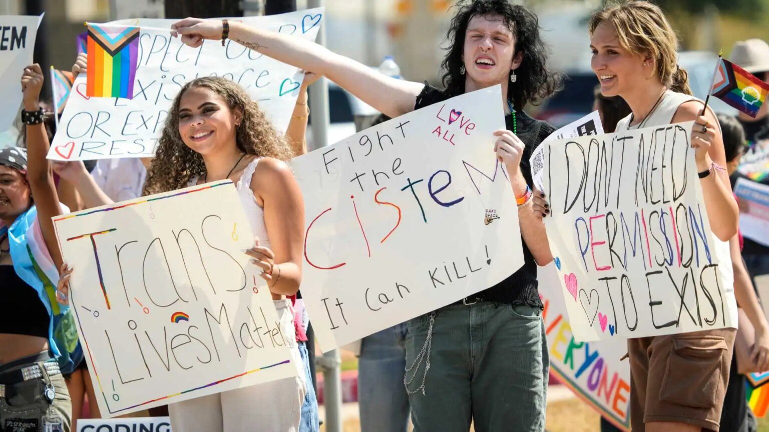 Le nouveau congrès républicain s’apprête à lancer une attaque immédiate contre les protections LGBTQ+ du Titre IX Le nouveau congrès républicain s’apprête à lancer une attaque immédiate contre les protections LGBTQ+ du Titre IX