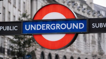Une publicité dans le tube londonien mettant en vedette un religieux qui qualifiait les homosexuels de « sales » et de « pires que les animaux » a été supprimée