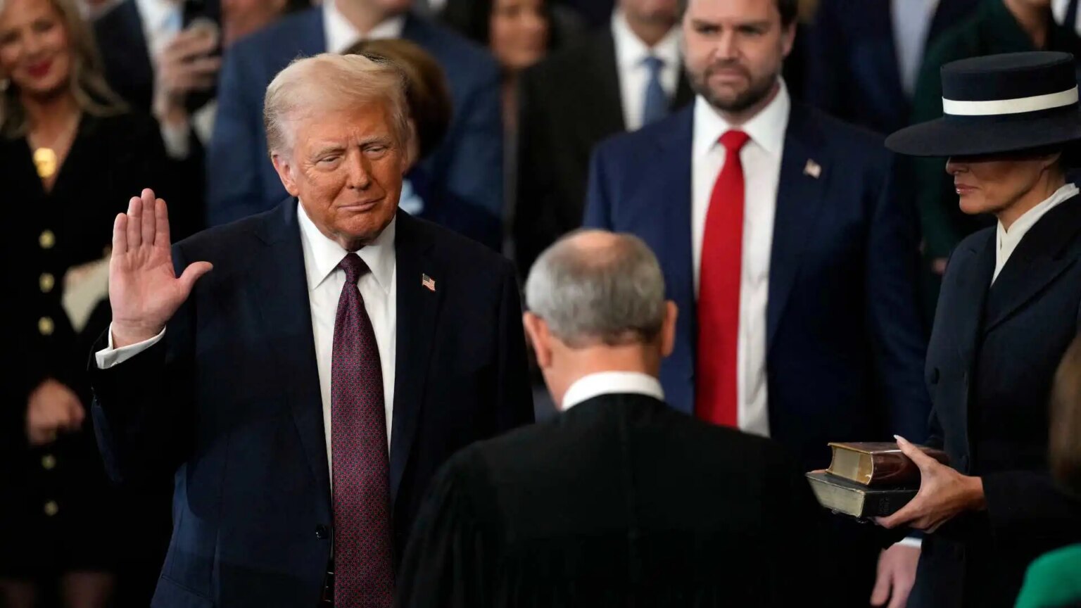 Trump déclare « qu'il n'y a que deux genres » dans son premier discours après avoir prêté serment en tant que 47e président