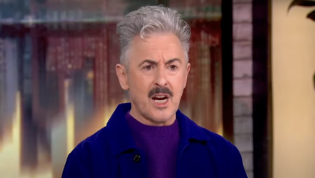 The Traitors US host and bi-con Alan Cumming sounded off on The View (ABC)