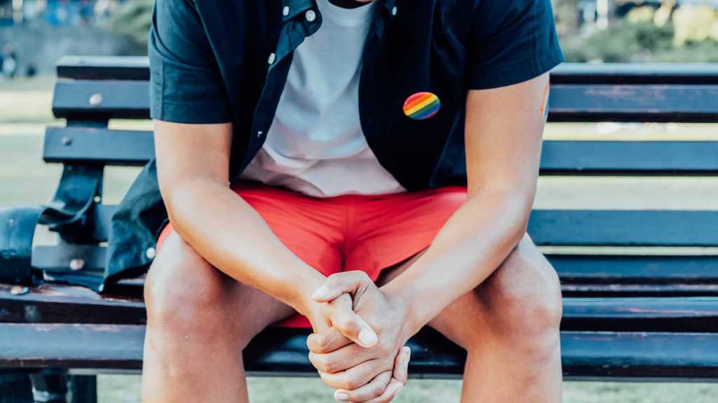 Les appels à une ligne d'assistance LGBTQ + en crise ont augmenté lors de l'inauguration de Donald Trump (Canva)