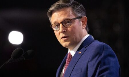 En vertu d'une nouvelle politique, il est interdit aux personnes transgenres d'utiliser des toilettes adaptées au genre près de la chambre de la Chambre