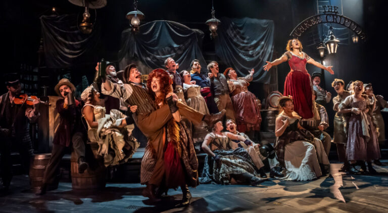 Nouvelle production du West End d'Oliver! est un triomphe absolu – critique