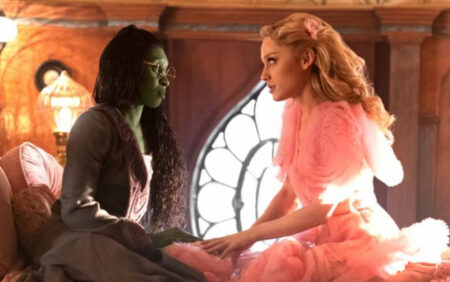 Ariana Grande rompt le silence sur les fans l'expérinent avec la co-star Wicked Cynthia Erivo
