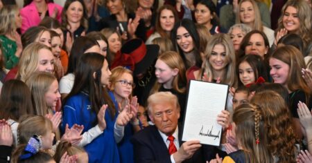 Trump signe un décret exécutif, «garder les hommes hors des sports féminins».