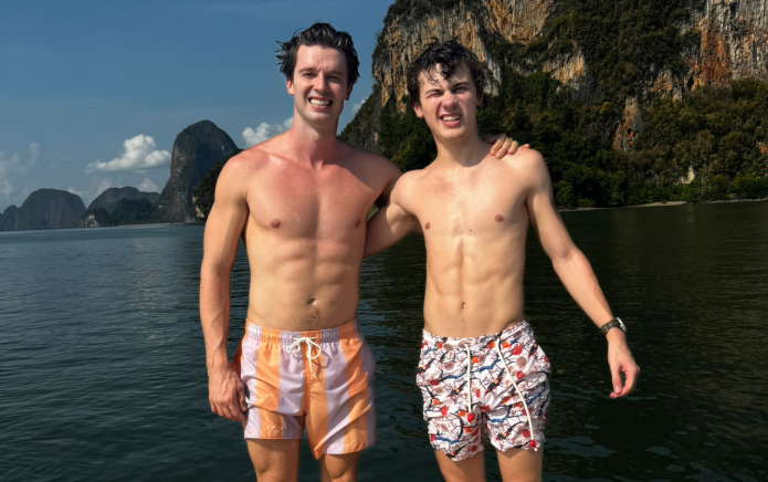 The White Lotus: Comment Patrick Schwarzenegger et Sam Nivola ont réagi à Gay Inceste Kiss
