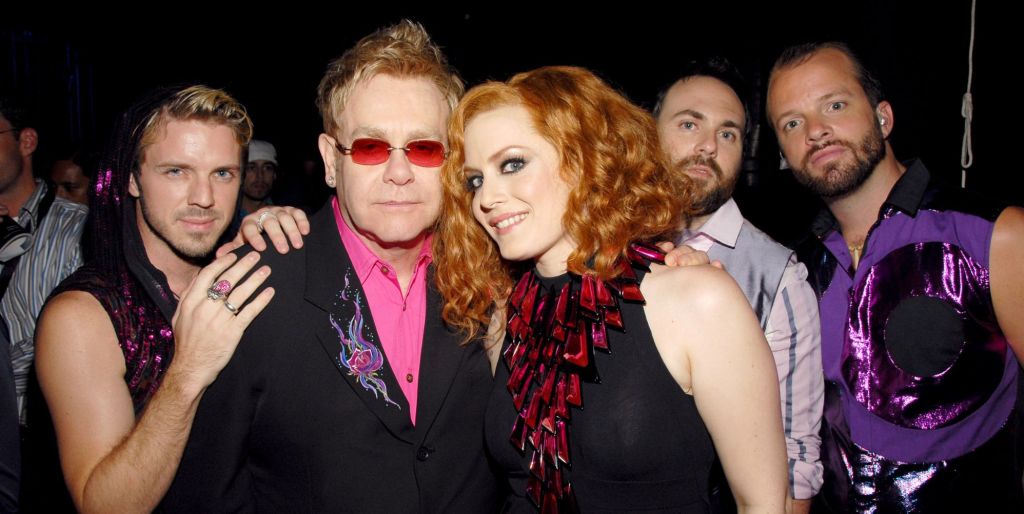 Ana Matronic avec les Scissor Sisters et Elton John en 2006.