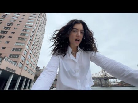 Lorde laisse tomber le nouveau single `` What Was That '' et les fans sont bâillonnés: "Sonne comme une renaissance af ***"