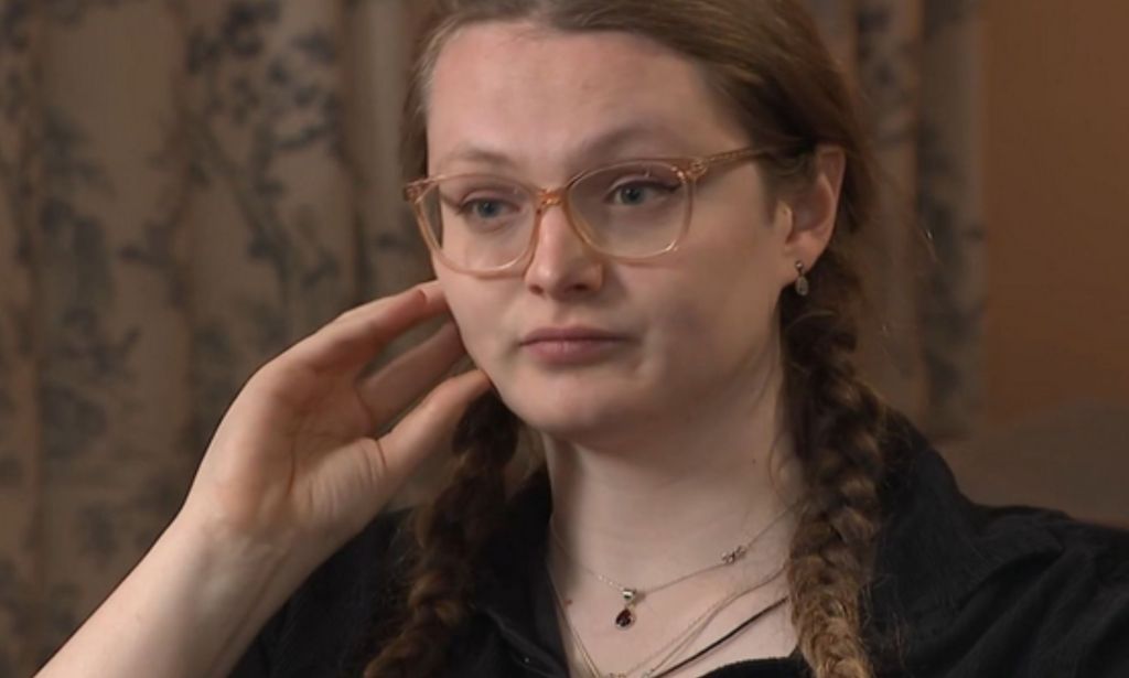 Emily Bridges, illustrée.