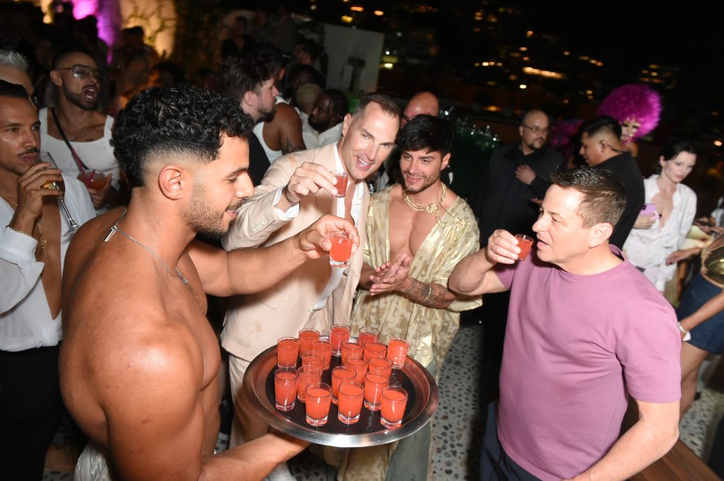 Tristan Schukraft et Chris Diamond assistent au grand week-end d'ouverture au Tryst Puerto Vallarta: soirée d'ouverture au Tryst Puerto Vallarta le 25 avril 2025 à Puerto Vallarta, au Mexique. 