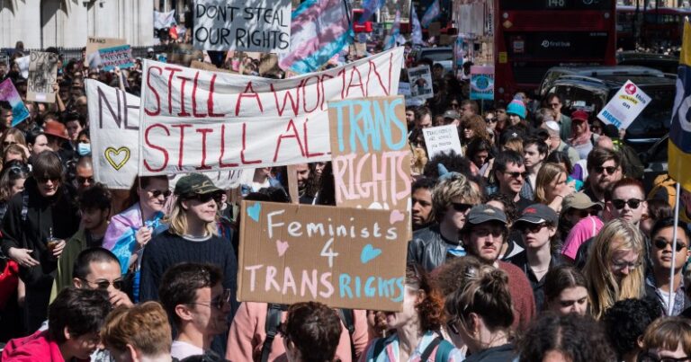 Protestation des droits trans le 19 avril 2025 à la suite de la décision de la Cour suprême