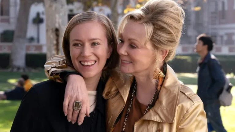 Hannah Einbinder and Jean Smart for