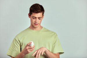 Démarrer une routine de soins pour homme : comment réussir ?
