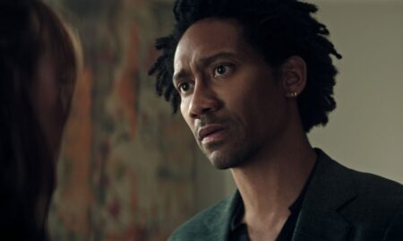 Perturber Joe Goldberg: Griffin Matthews apporte la réalité noire queer à `` vous '' de Netflix