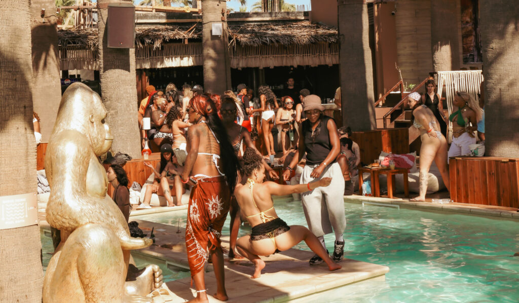 Les femmes queer transforment la Crète en une célébration saphique imbibée de soleil