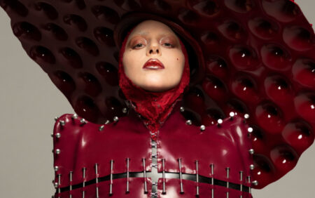 Lady Gaga remporte First Emmy, est maintenant à un prix de l'Egot!